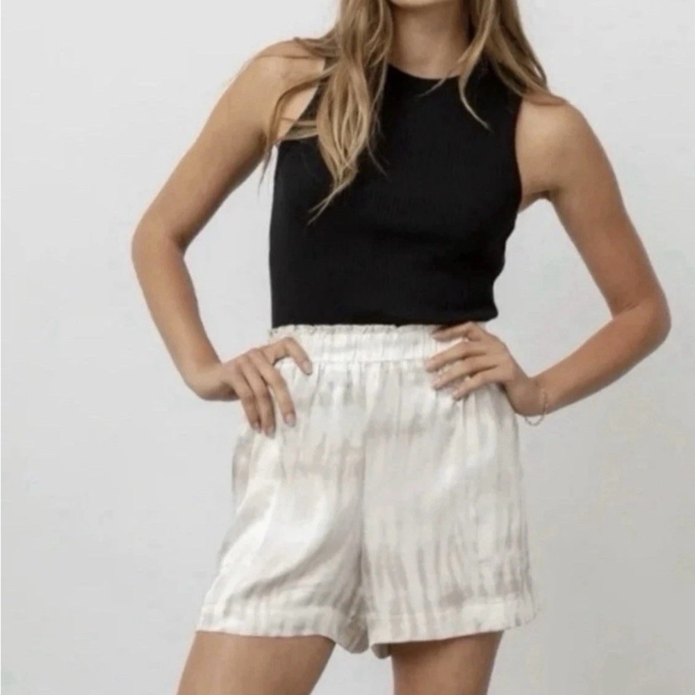 Rails Women's Size XS Leighton Luxe Satin Crepe Shorts Sand Tide Rayon Viscose